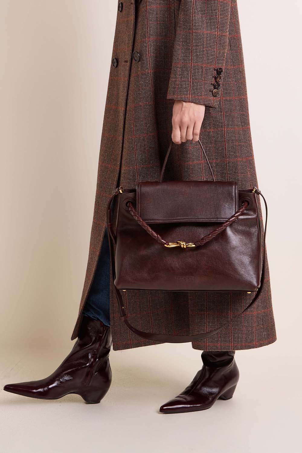 תמונת כל הלוק של תיק נשיאה צ'או צ'או